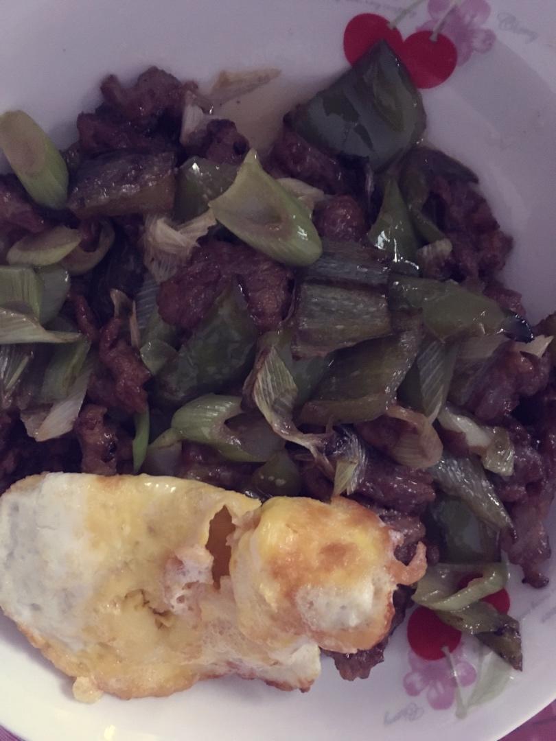 厨师长教你：“葱爆牛肉”的家常做法，葱香味浓郁先收藏起来