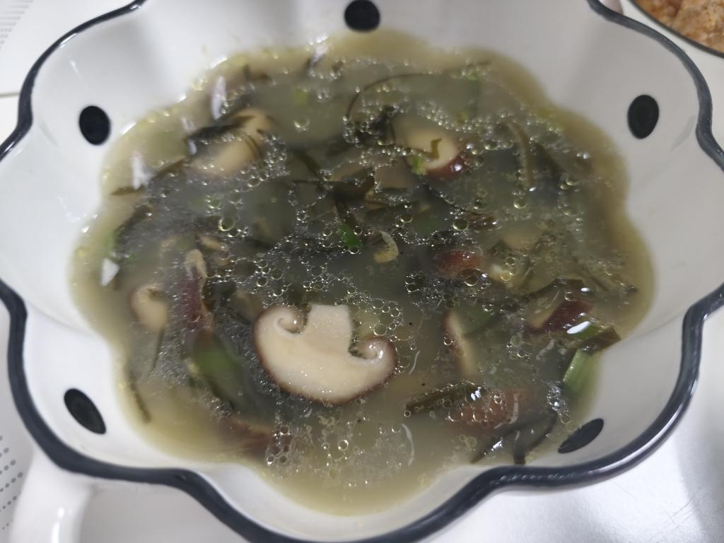 巨补钙的海带苗鲜虾香菇汤，一定要给孩子安排