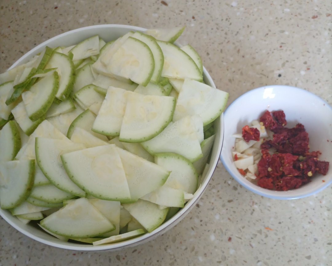 是妈妈的味道-清炒葫芦瓜的做法 步骤1