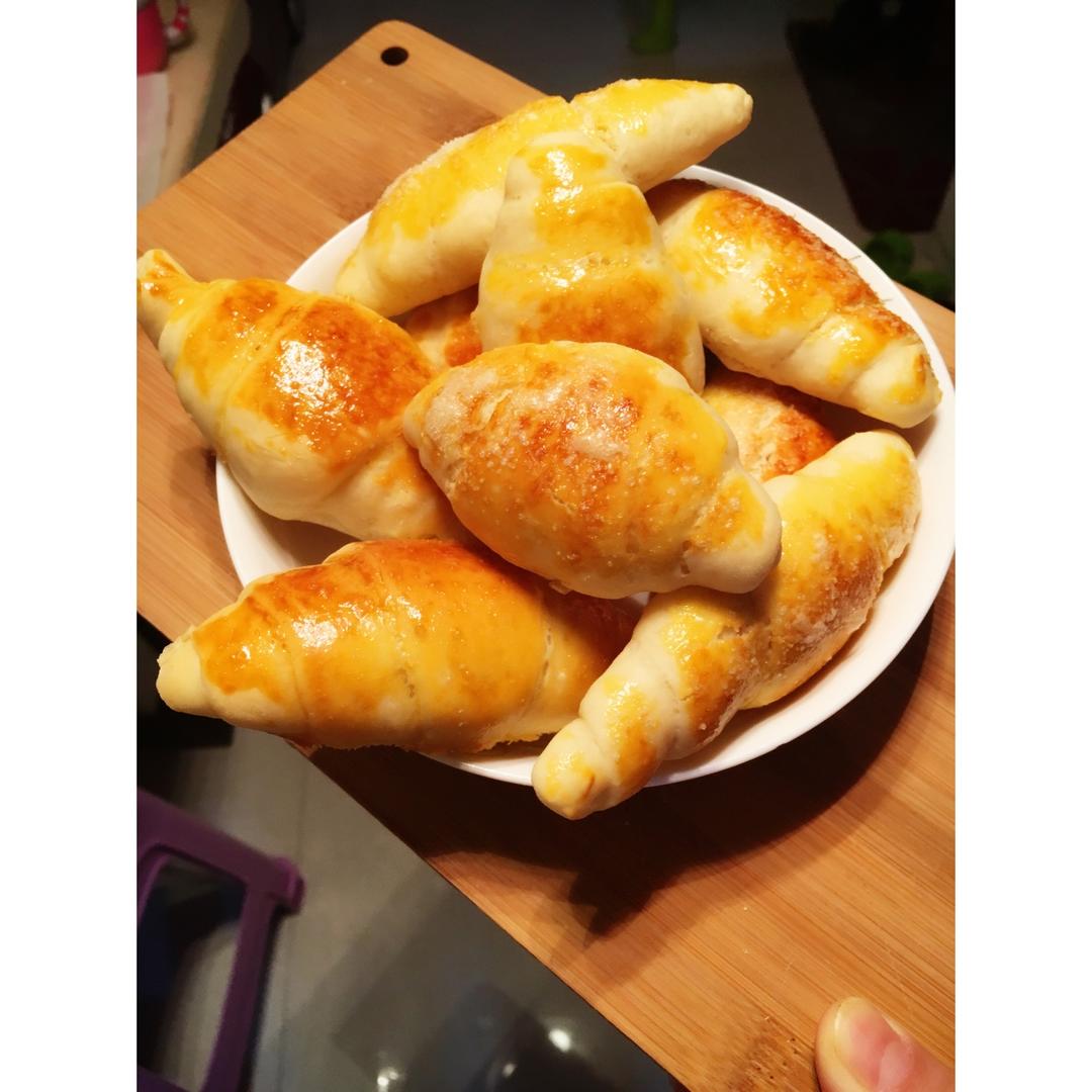 宝宝辅食：软萌黄油卷