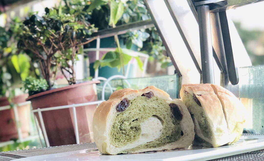 抹茶双色哈斯面包，红豆欧包