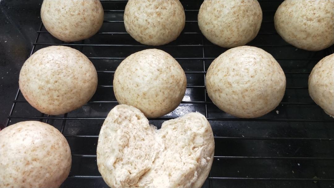 像面包般柔软的奶香馒头（最简单的揉面做法)