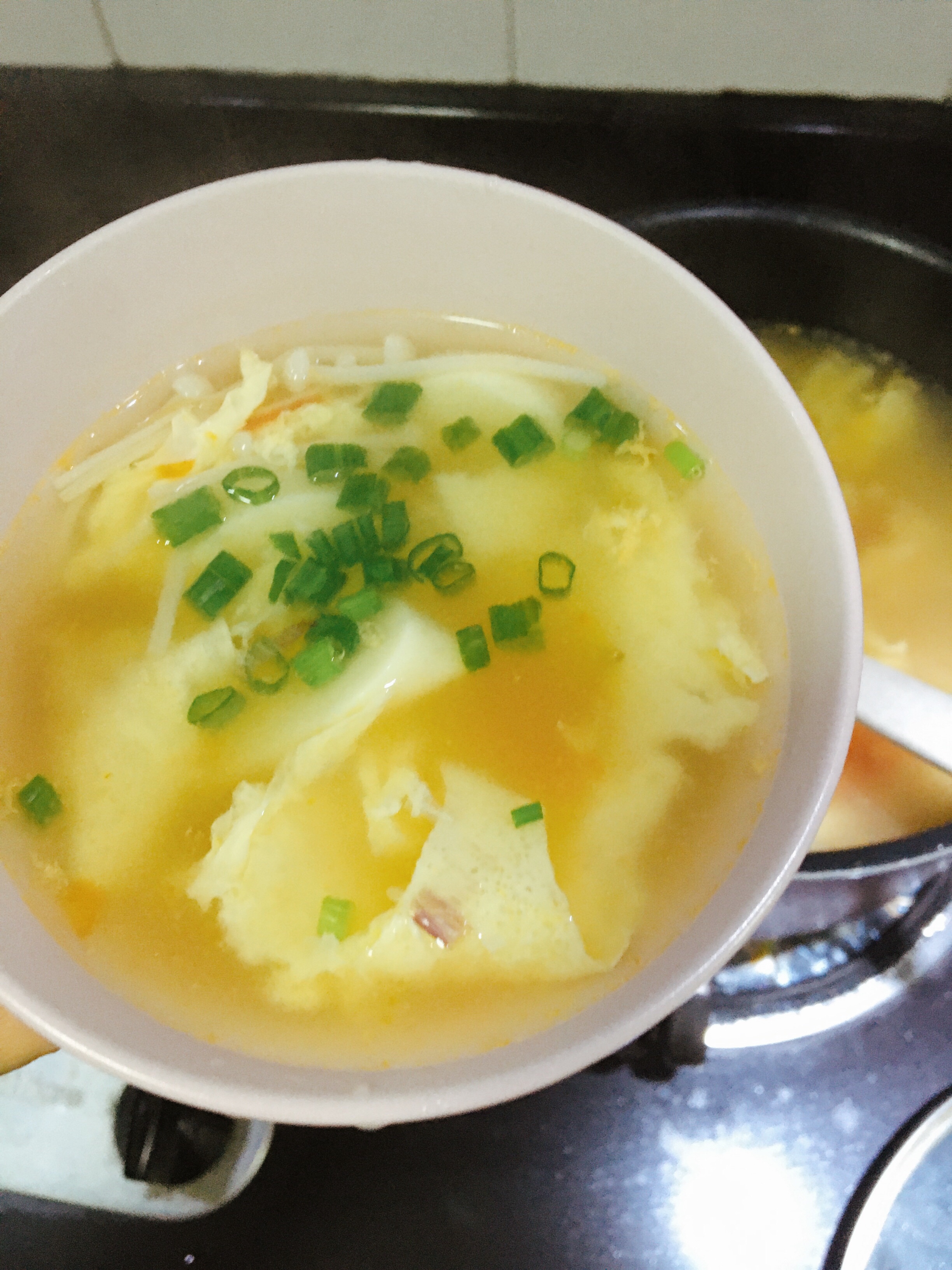 金针菇西红柿日本豆腐鸡蛋汤+干贝 鲜香加倍的做法
