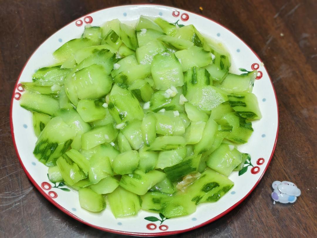 厨师长教你：“清炒青瓜”的蒜香家常做法，年菜餐桌解腻必备