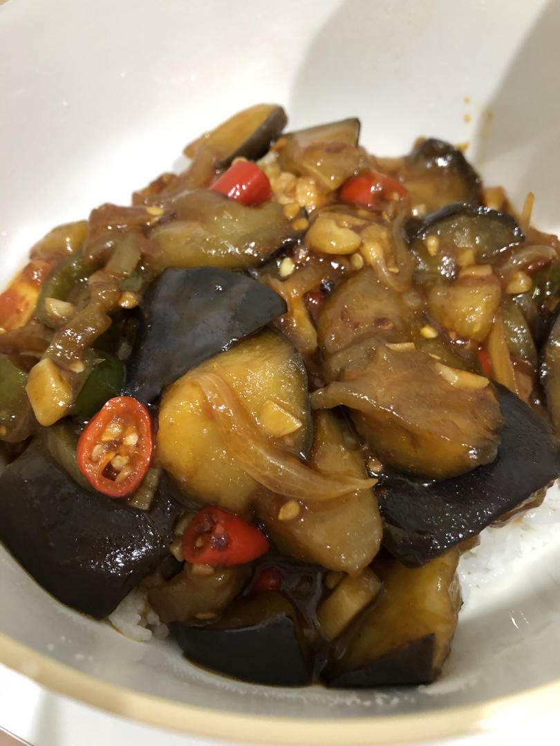 红烧茄子（佐西红柿尖椒）