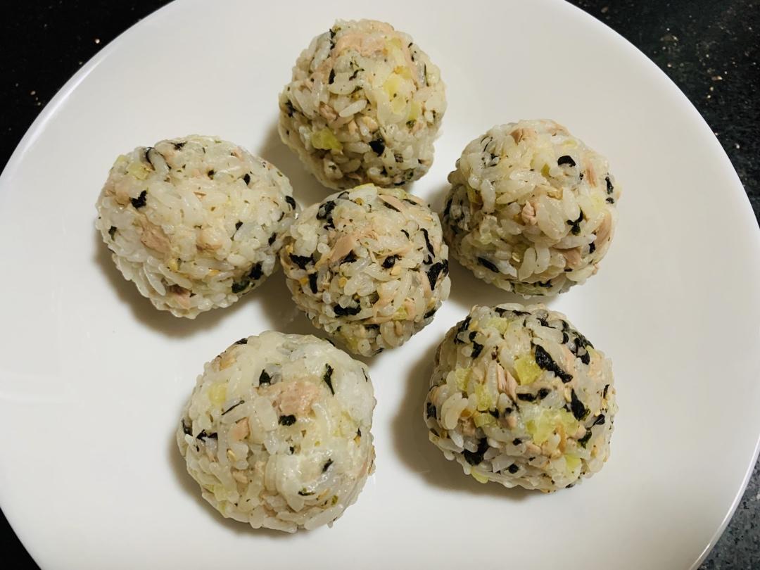 金枪鱼饭团
