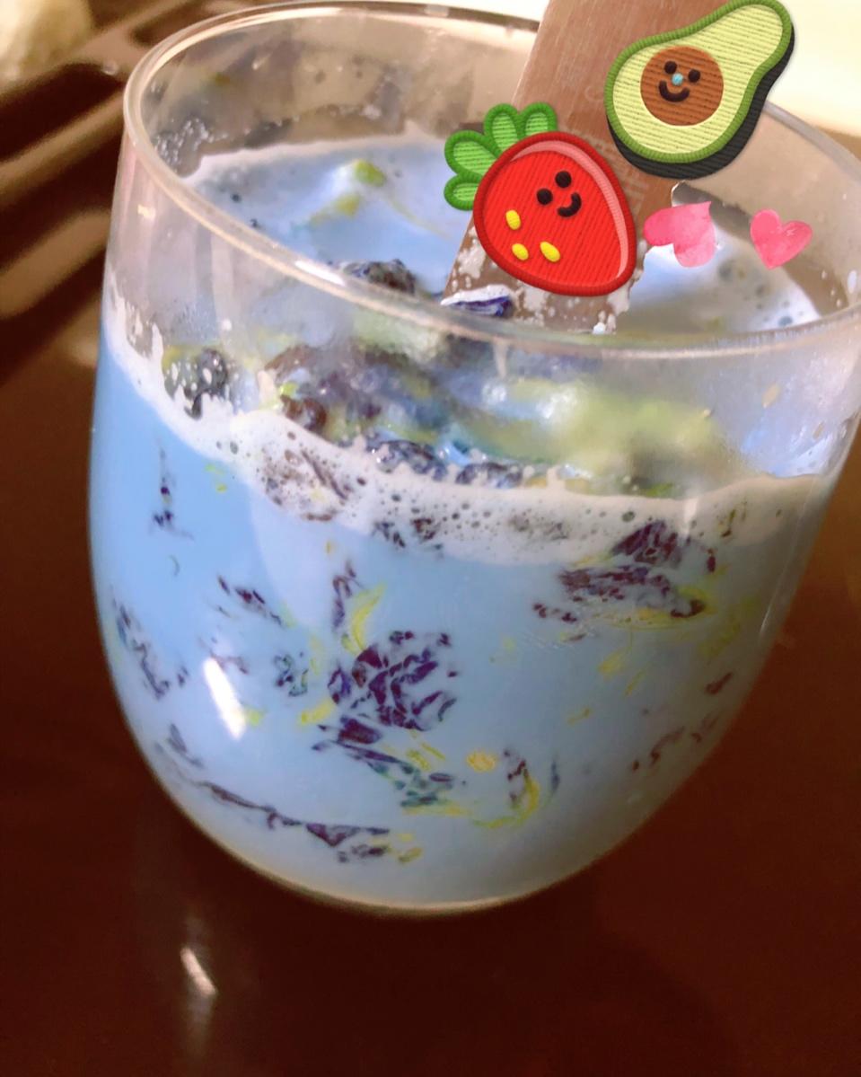 邵栎洪做的梦幻营养儿童冷饮 ～【蝶豆花冰牛奶】