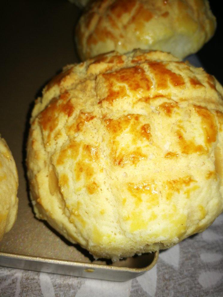 好吃到炸裂的港式菠萝包（附带制作酥皮的小视频）