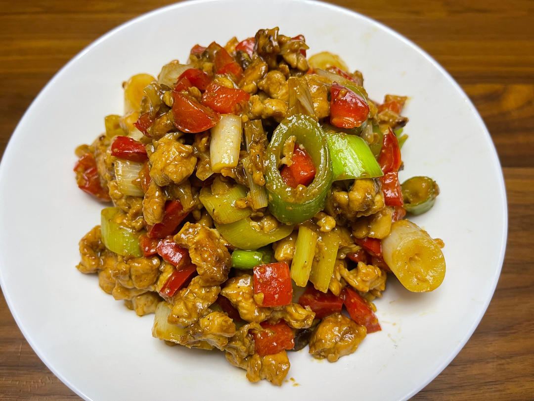 厨师长教你：“大葱爆鸡胸肉”的家常做法，好吃不柴，下饭一绝