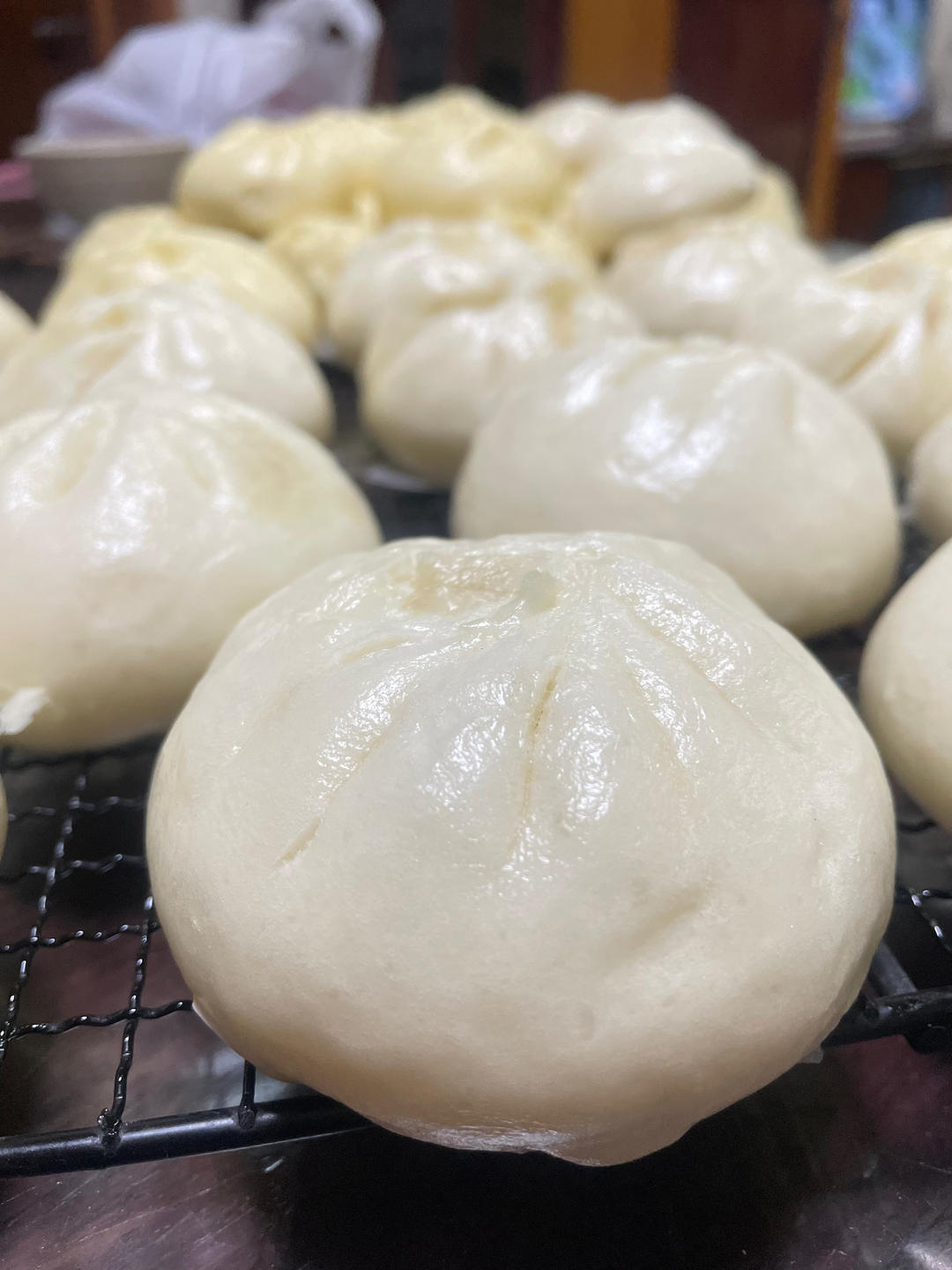 云朵般松软爆浆蜜汁叉烧包