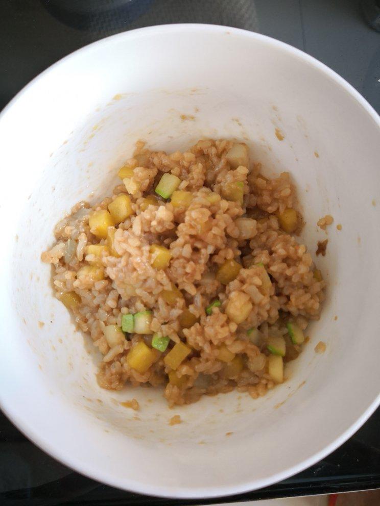 【鲜虾酱油炒饭】