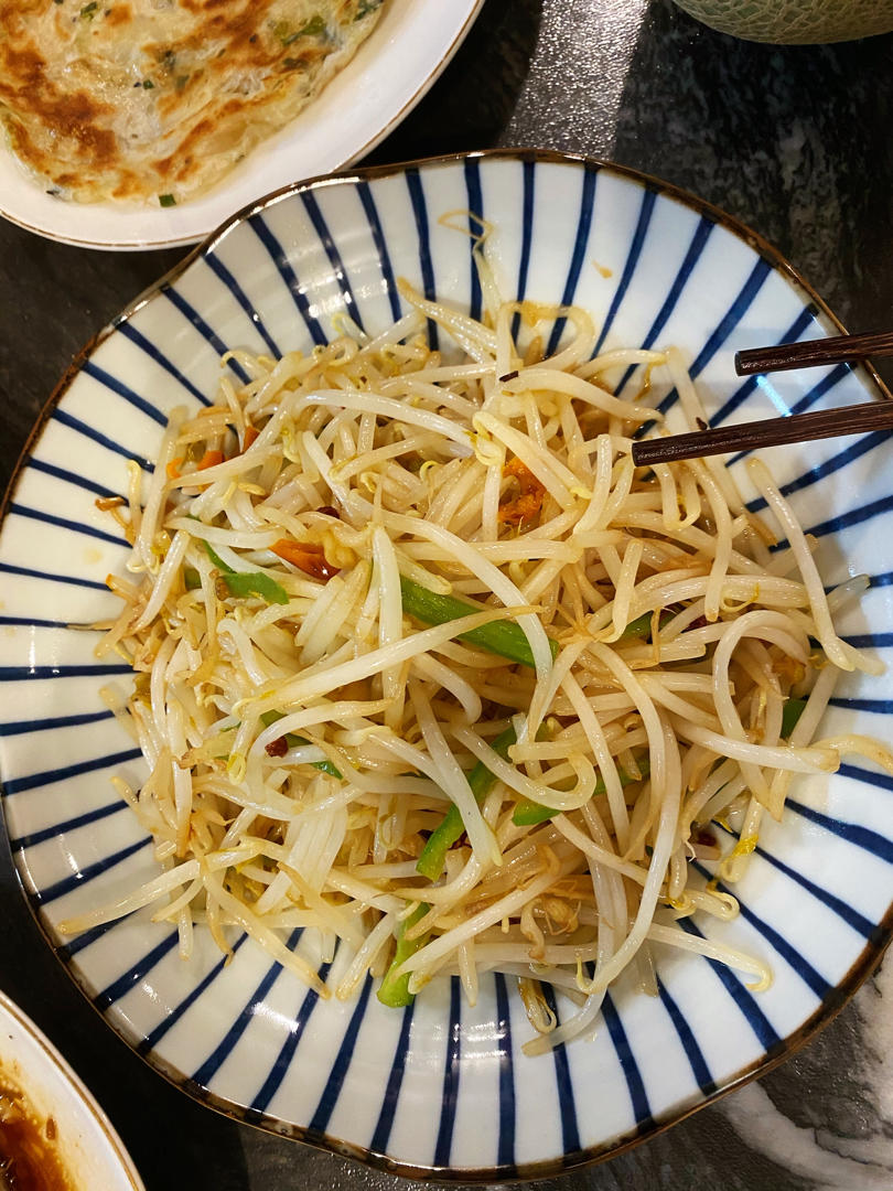 炝炒绿豆芽#早餐612020年11月10日#把蒜换成了姜丝,也好吃iphone