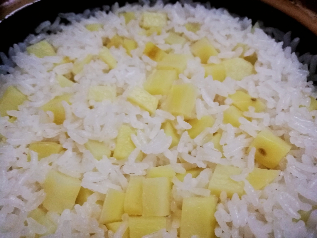 砂锅焖饭（不用油，不糊锅）的做法