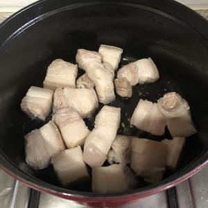 入口即化的梅干菜炖肉的做法 步骤1