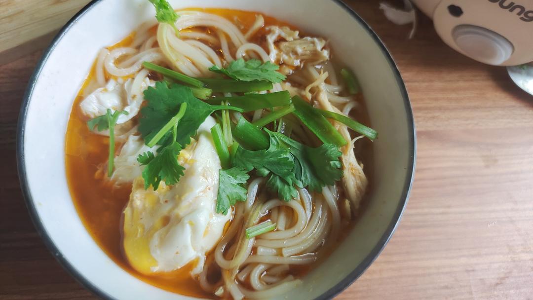 鸡丝汤面（鸡肉是熟的）