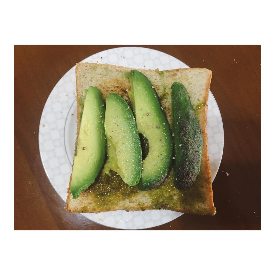 巨好吃的牛油果土司