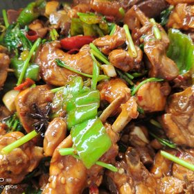 厨师长教你：鲁菜“枣庄辣子鸡”的家常做法，汁香味浓，鲜辣过瘾