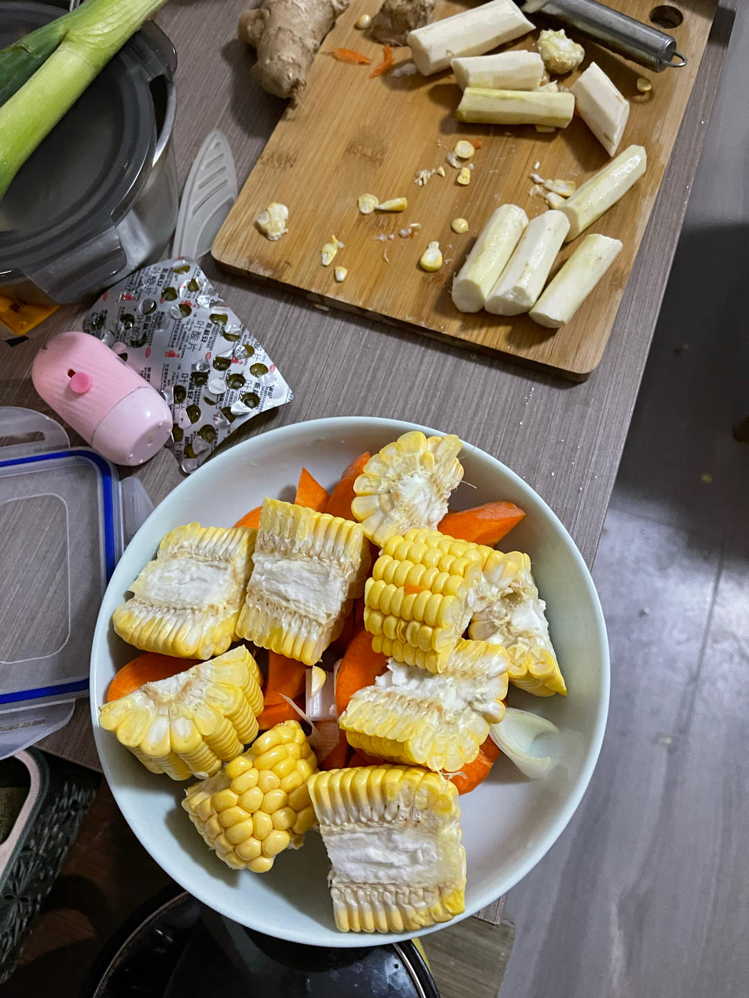 连吃三碗的玉米山药排骨汤