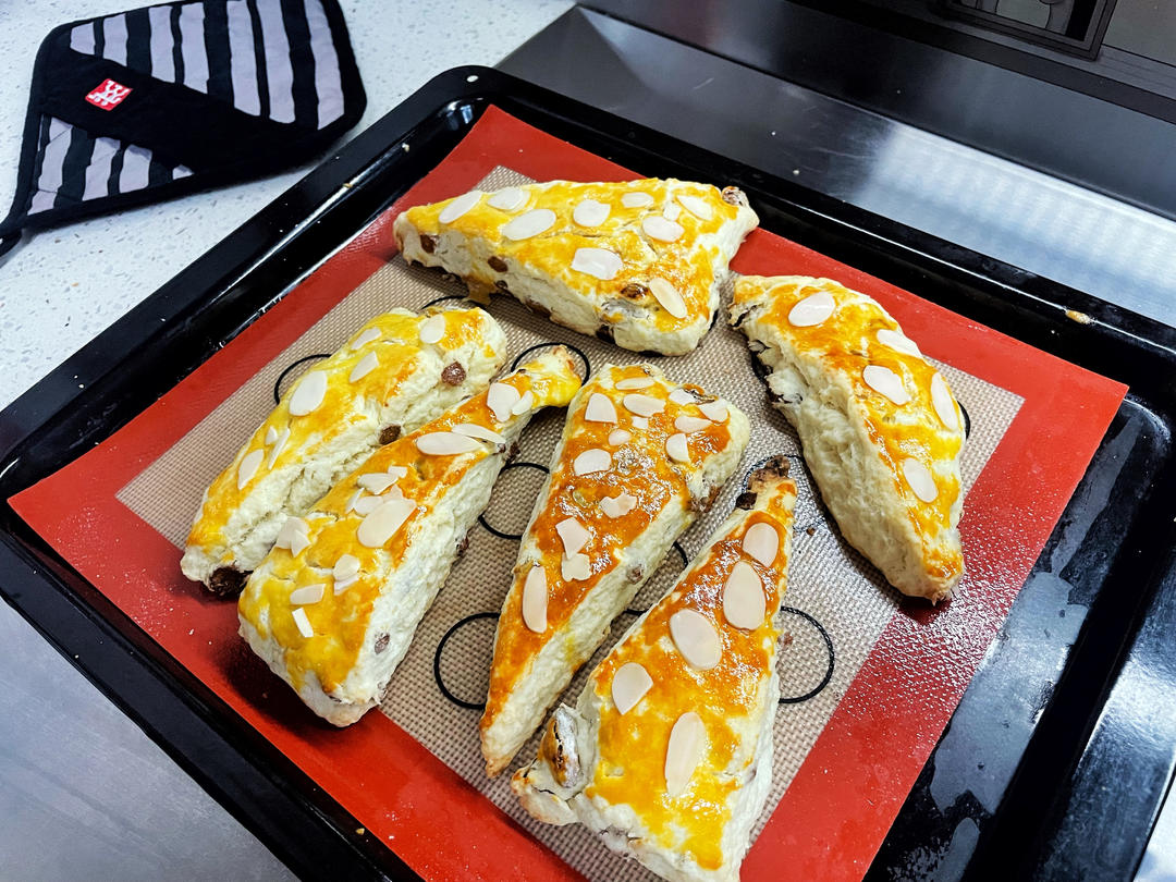 消耗淡奶油的司康