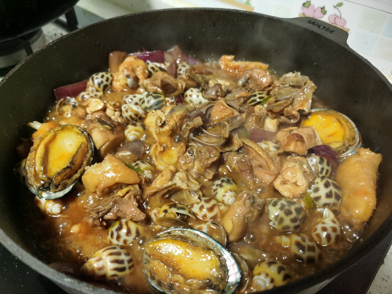 【鲍鱼花螺鸡煲】还是广东人最会吃鸡，鲍鱼花螺只能当配角！