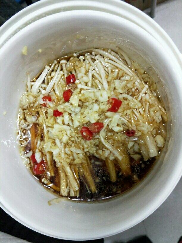 蒜蓉蒸金针菇