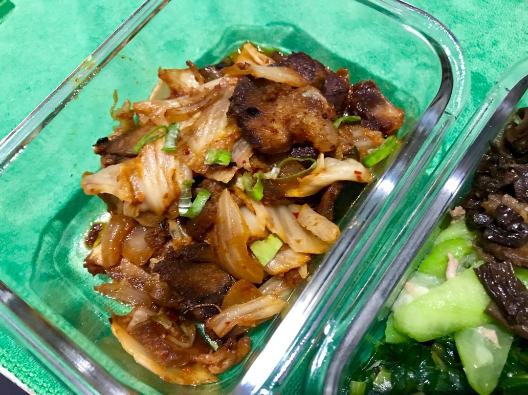 辣白菜炒五花肉