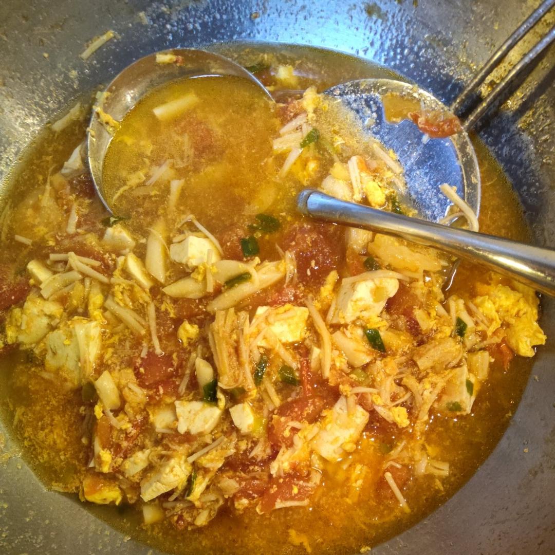 低卡高蛋白番茄金针菇豆腐汤，好喝不发胖
