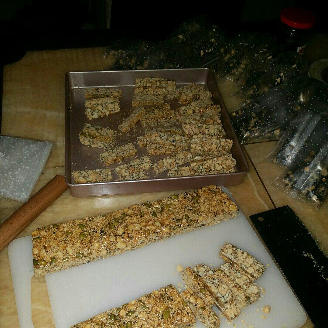 枸杞核桃花生黑芝麻片