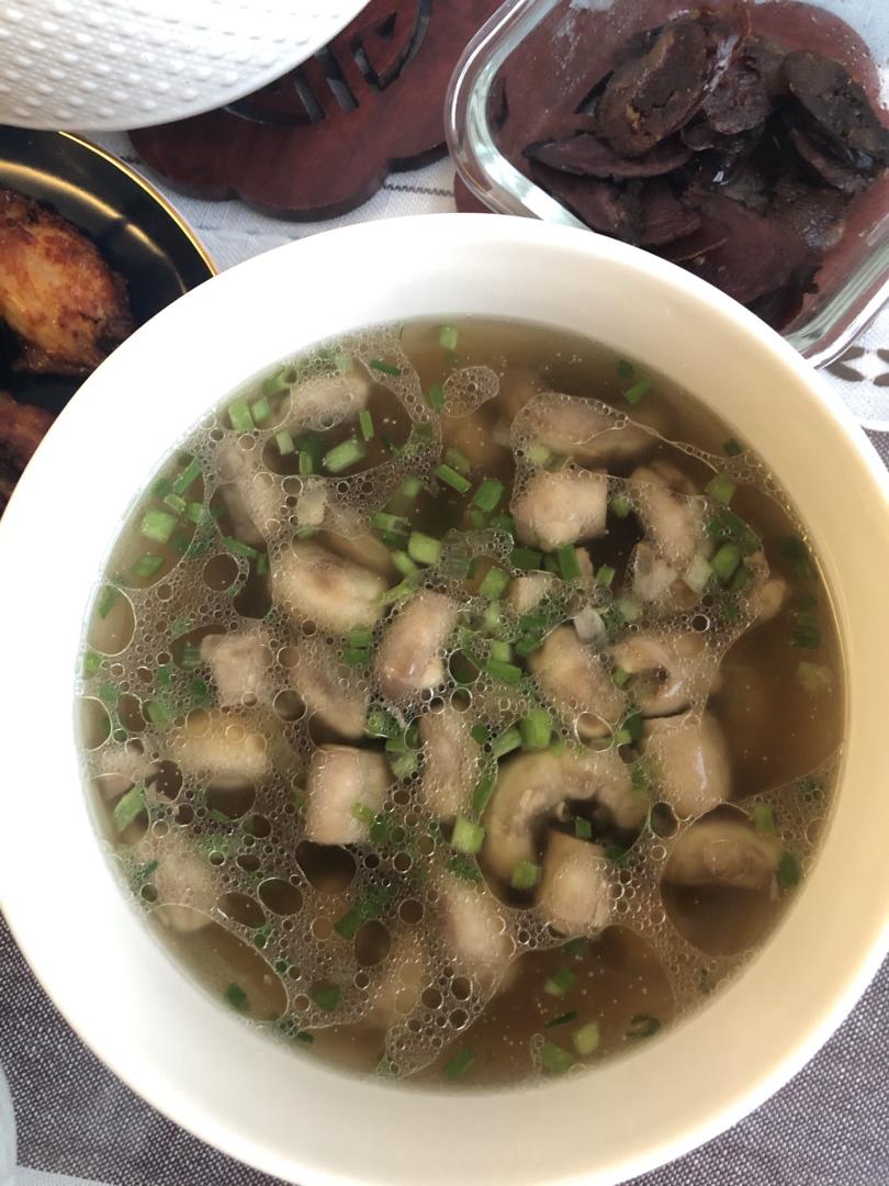 鲜掉眉毛口蘑汤