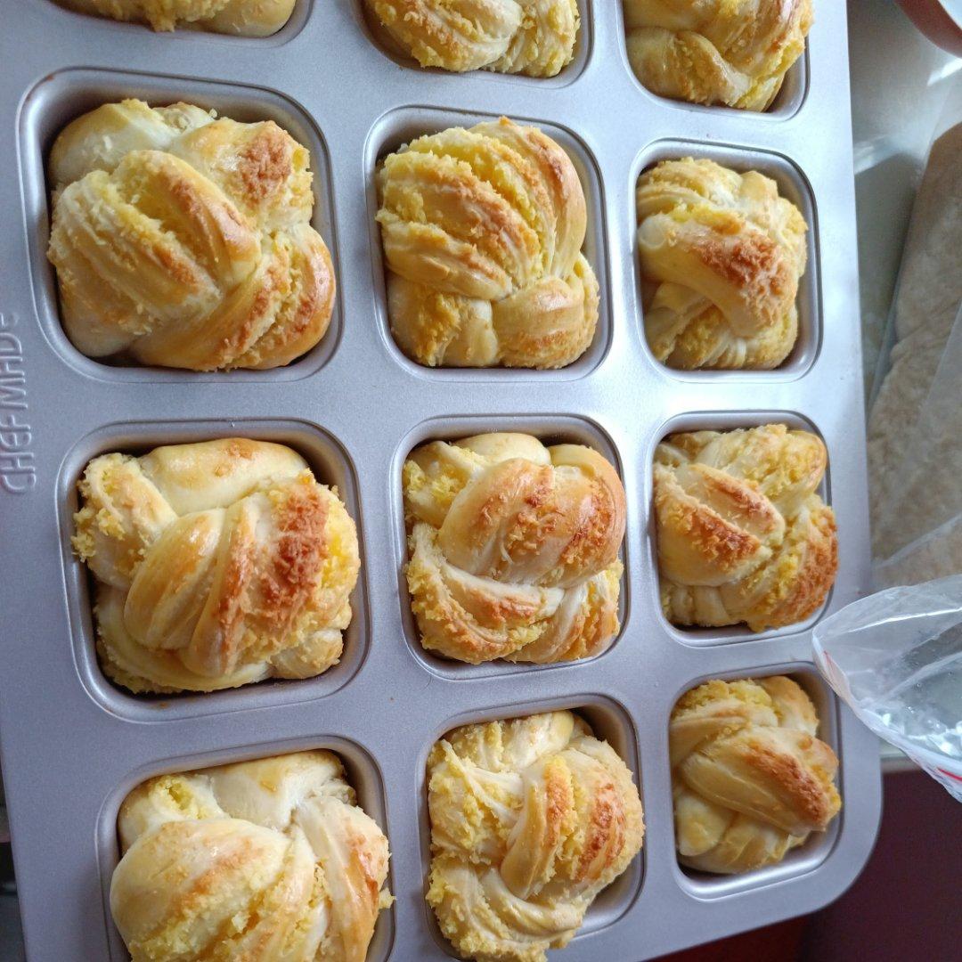 奶香椰蓉小面包