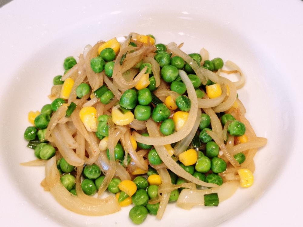 洋葱烩青豆的做法