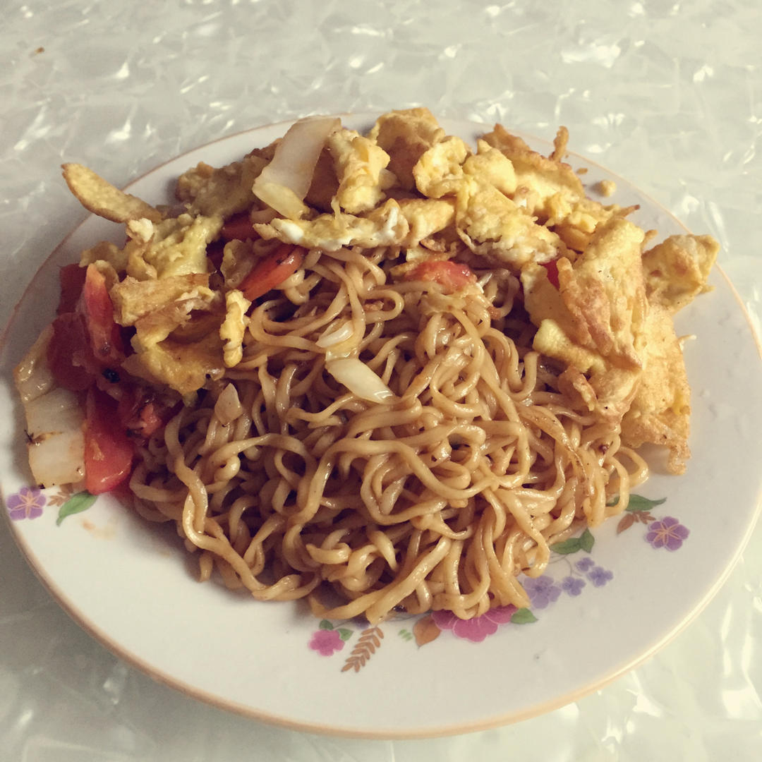 少油条条分明的炒面