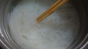 懒人煮米粉的做法 步骤4