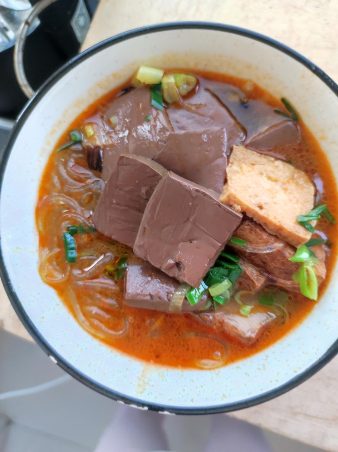 补铁鸭血粉丝汤