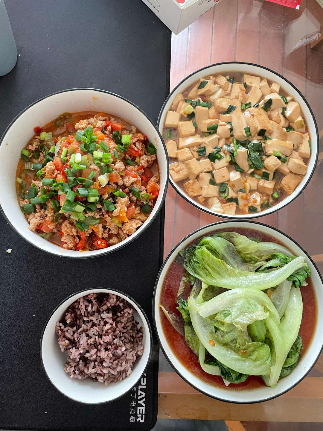 不放肉也超下饭的葱焖豆腐
