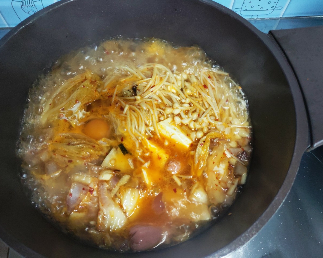 韩式泡菜金针菇豆腐汤