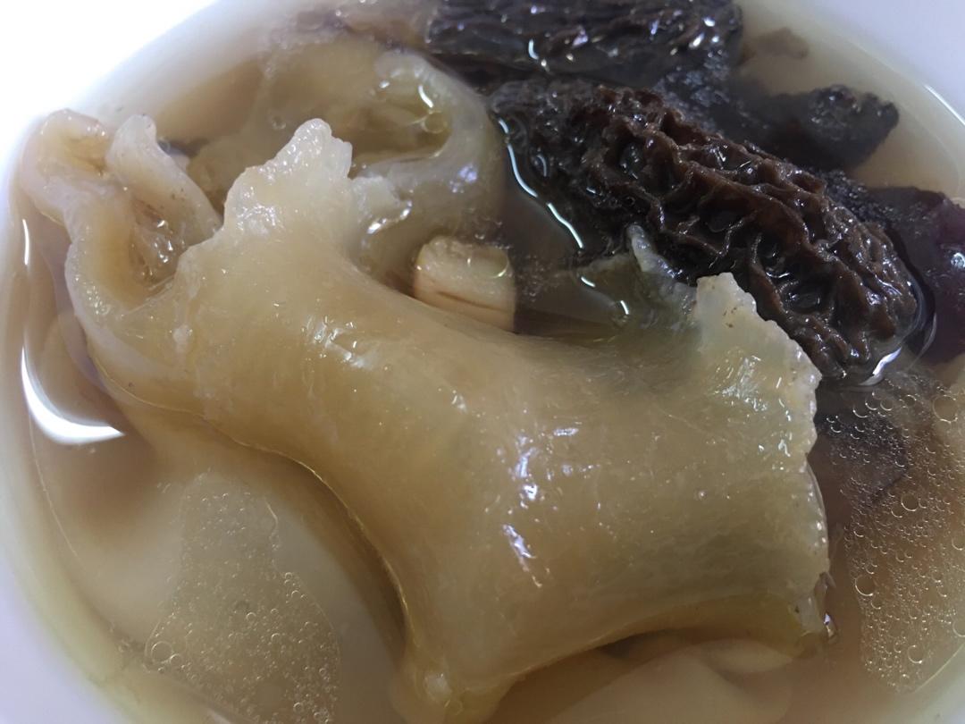 花胶泡发.秒懂（ 干蒸5-8分钟，冷藏泡发5-8小时。）