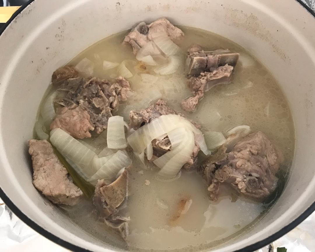 玉米胡萝卜猪骨汤--健脾祛湿