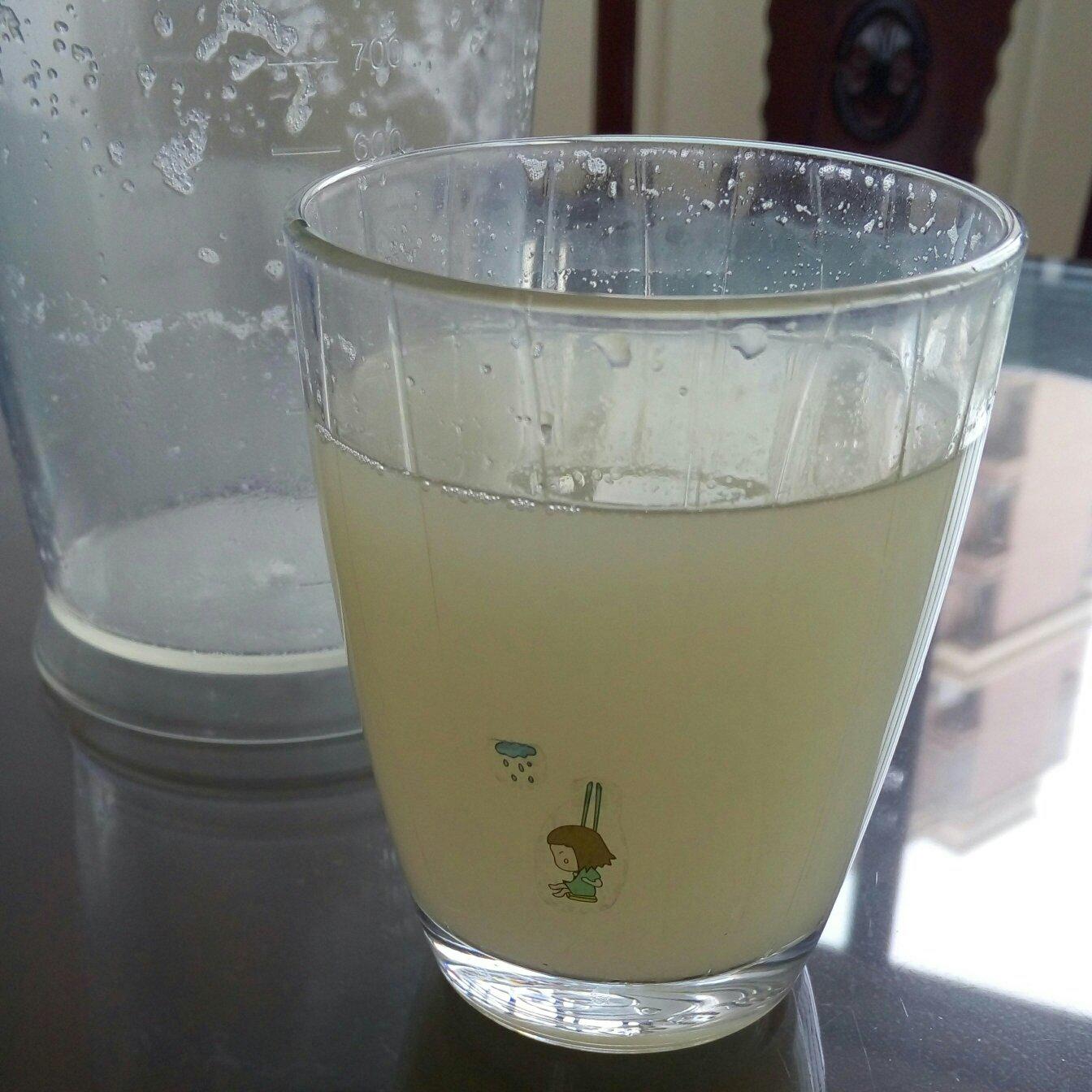 柠檬蜂蜜雪梨汁的做法 步骤2