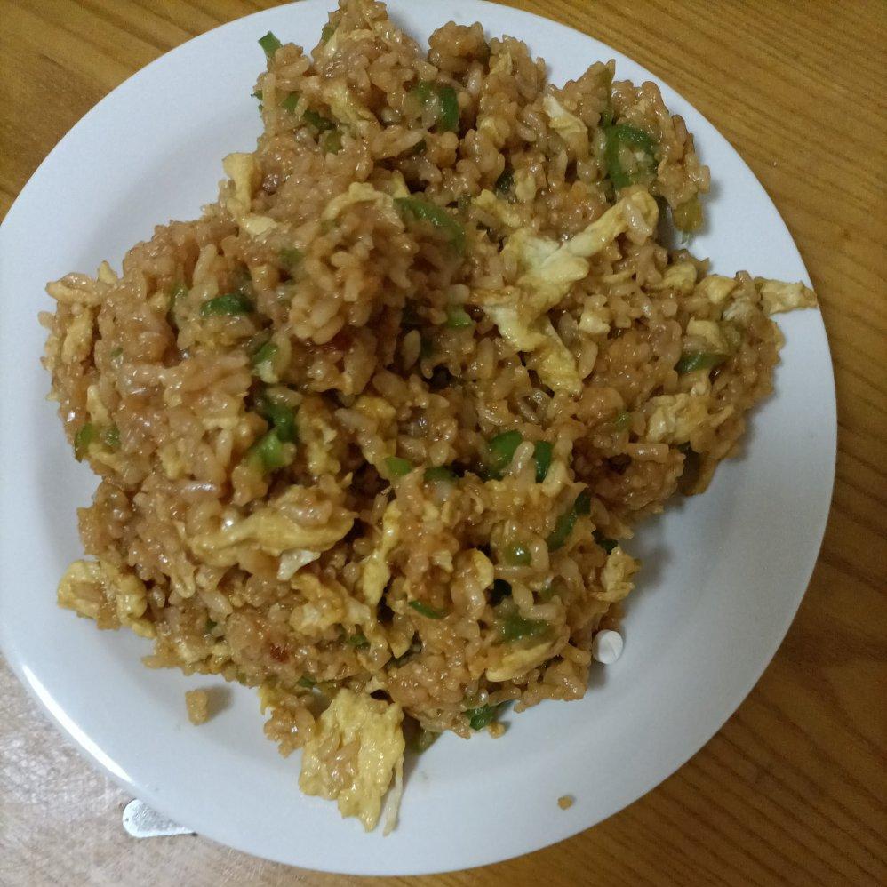 超级好吃的酱油火腿蛋炒饭！