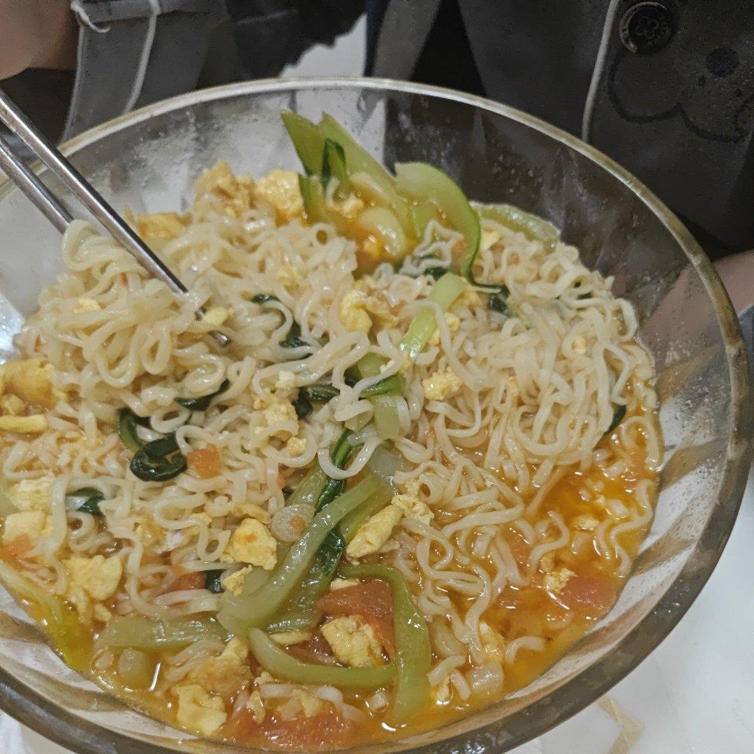 恨不得抱着锅舔的番茄鸡蛋面