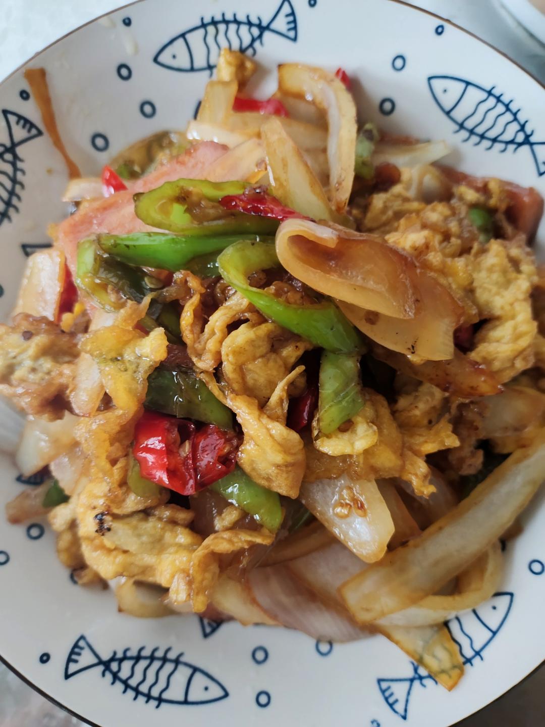 洋葱炒蛋午餐肉的做法