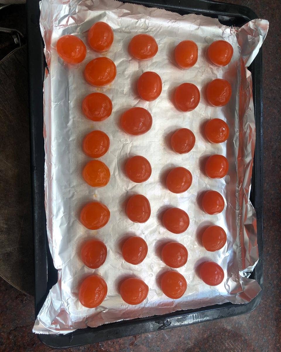 蛋黄酥（超详细步骤，附红豆沙馅做法）