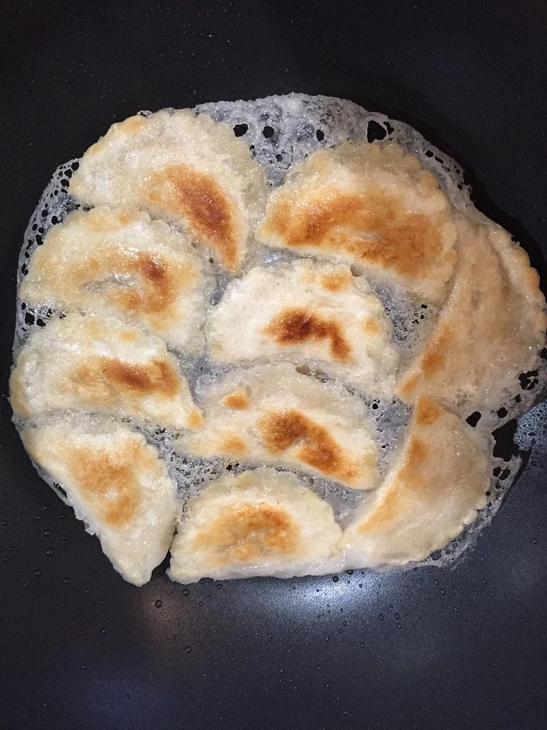 冰箱冷冻水饺做煎饺的做法