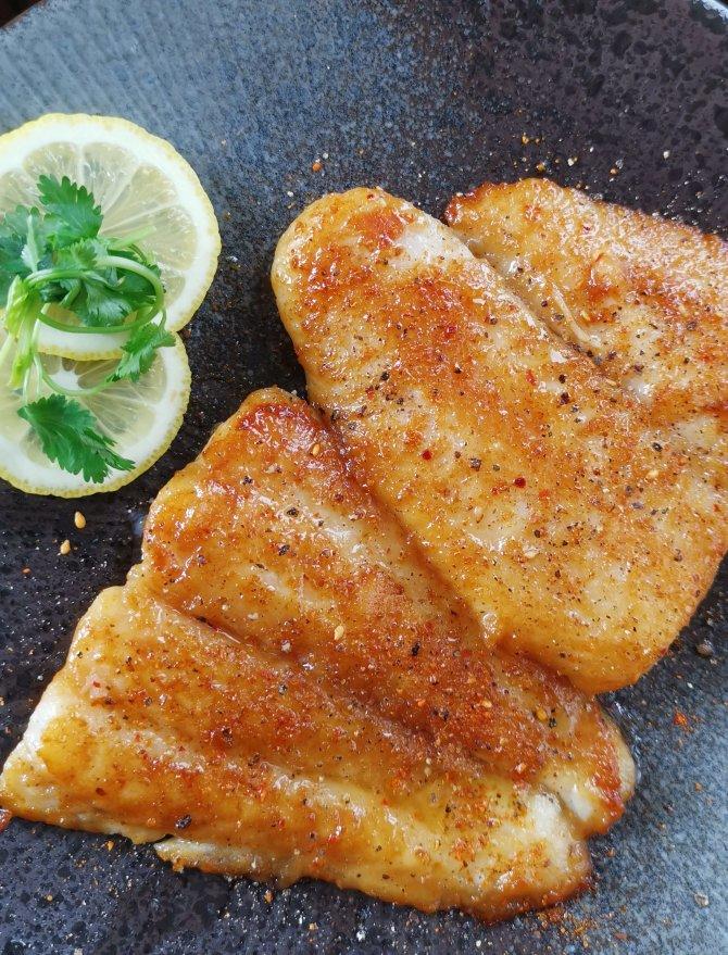 香煎两条快乐巴沙鱼柳