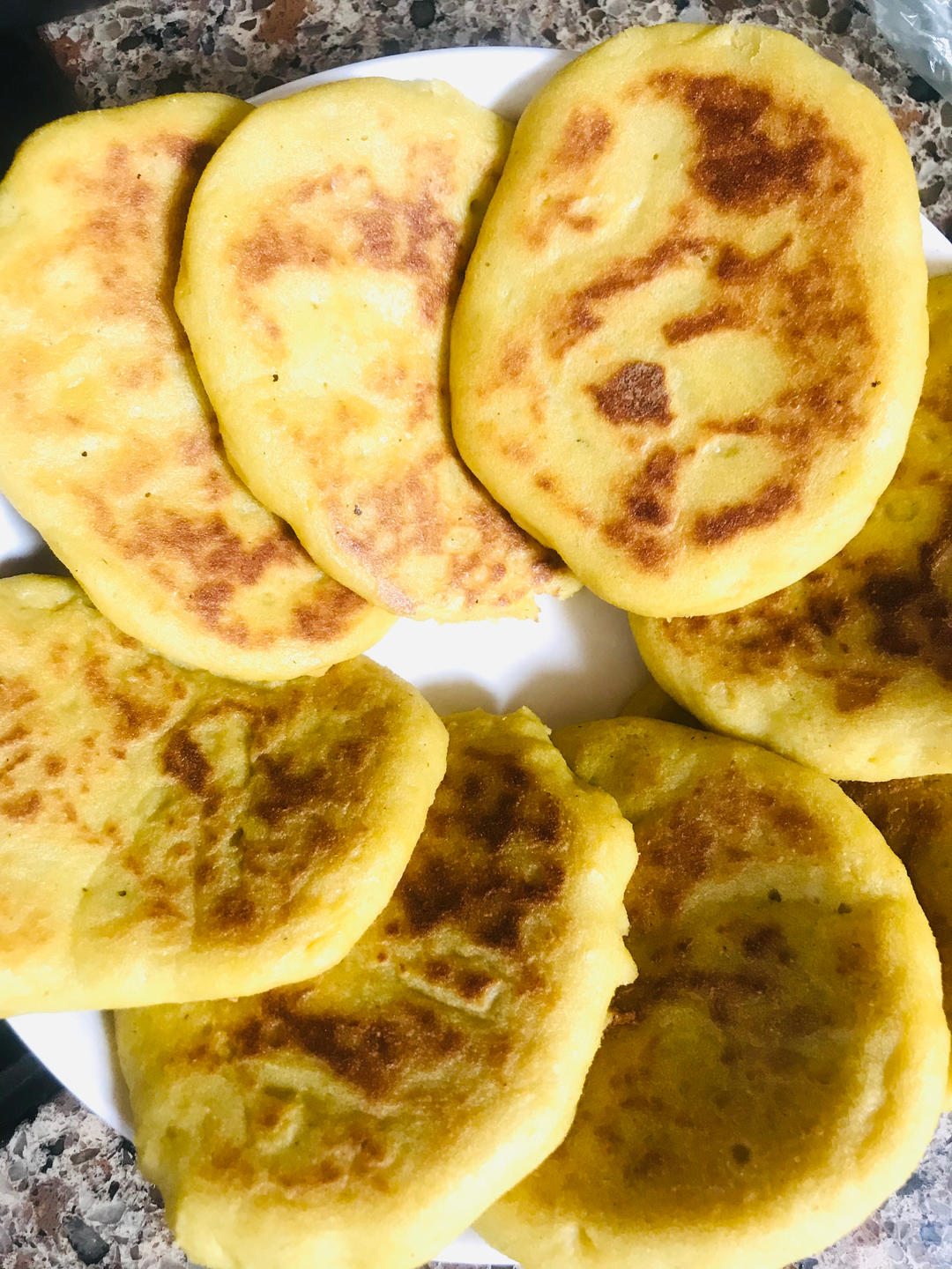二十年面点老师傅分享的「玉米面饼子」做法，玉米控抓紧收😄😄😄