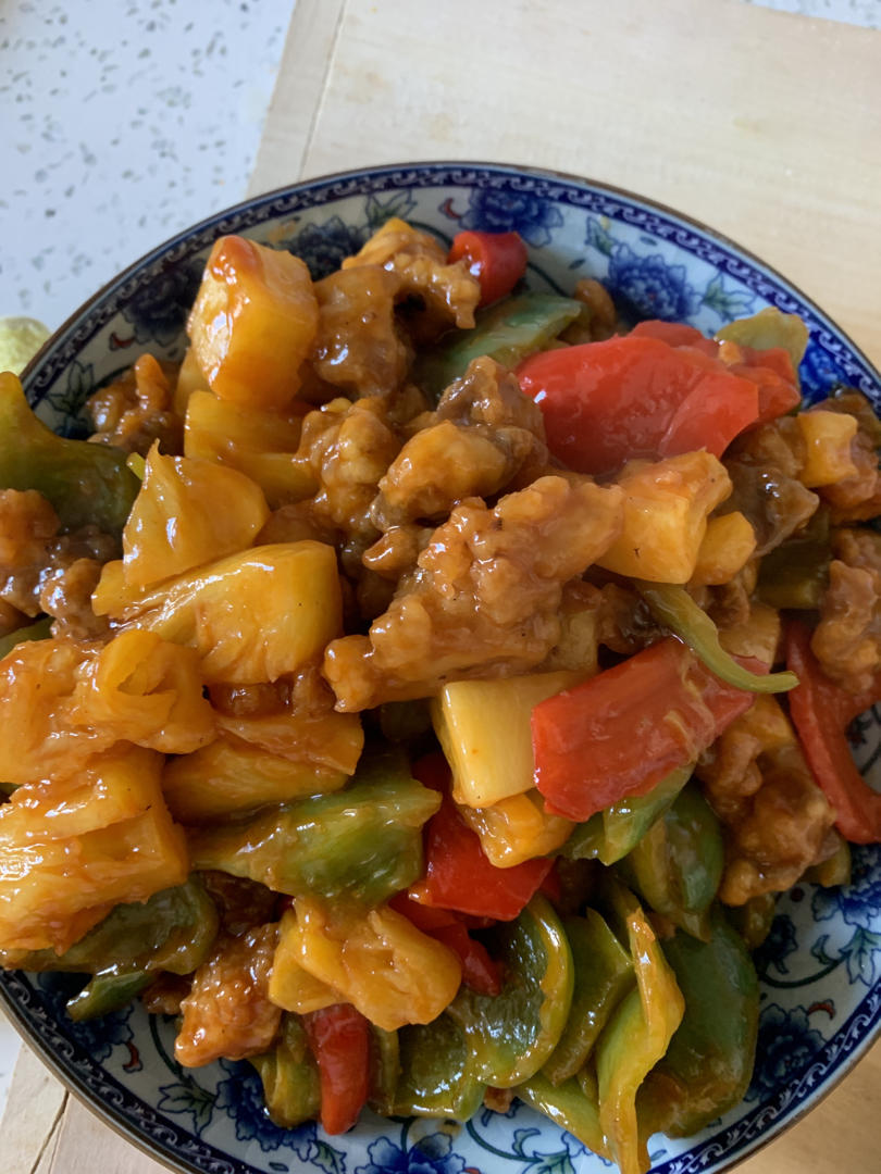 菠萝咕噜肉--酸甜可口