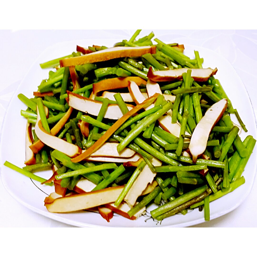 溜达爱美食做的芦蒿炒香干