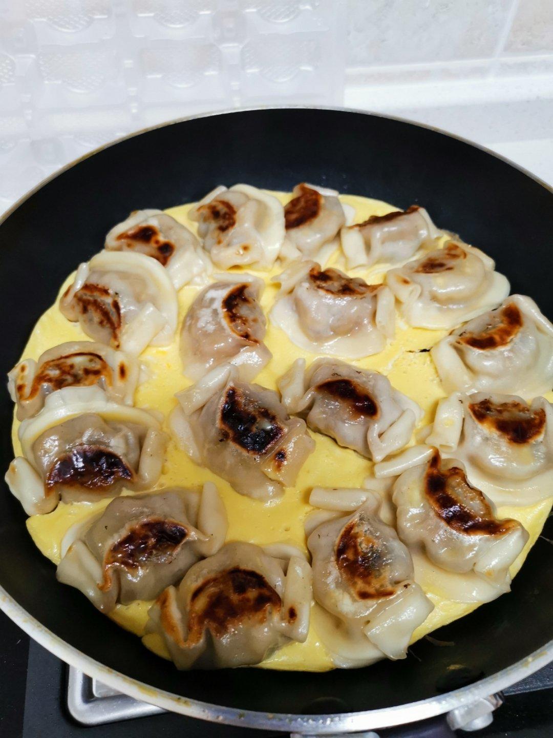 蛋抱煎饺（速冻饺）