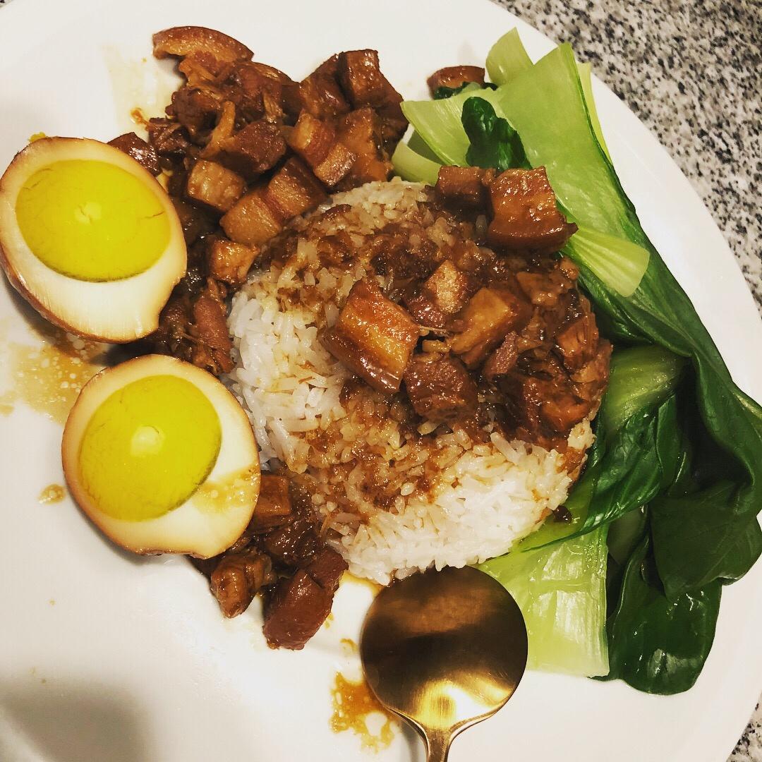 洋葱酥卤肉饭